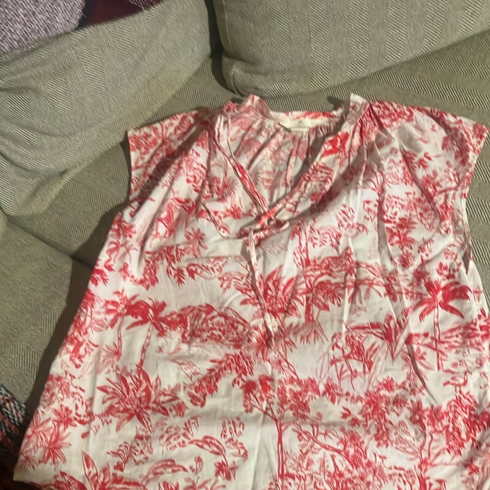 H&M red and white tropical print  💯 cotton-XS